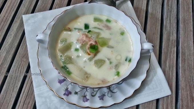 Sáfrányos karalábé leves lazaccal