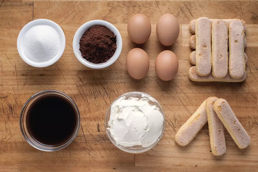 Tiramisu kávédesszert összetevők