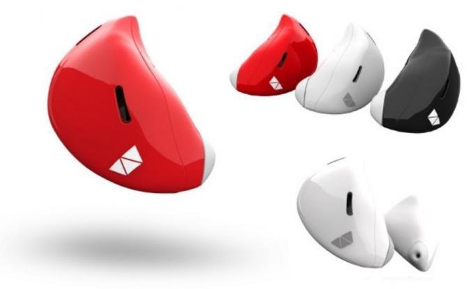 Pilot tolmács szet Pilot tolmács lesz és új technológia van születőben. Kis fülhallgató bújik meg az egyik fülünkben és a más anyanyelvű beszélgető partner fülében is ott egy Pilot füles.