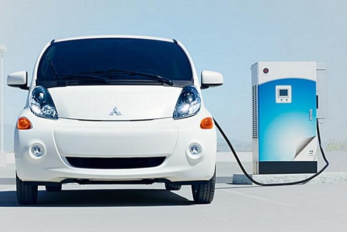 Mitsubishi iMiEV villanyautó A Mitsubishi iMiEV a japán három gyémánt vállalat üdvöskéje. Az utóbbi években ezek a gyémántok nem ragyogtak úgy, mint azelőtt. Talán az iMiEV elektromos autó kifényesíti a drágaköveket.