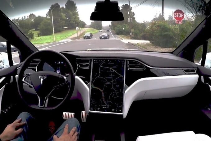 Tesla önvezető autó Tesla önvezető autó videója került fel fél nappal ezelőtt a Tesla Motors Magyarország közösségi oldalára és az igéretes-félemetes jövőt vetíti előre.