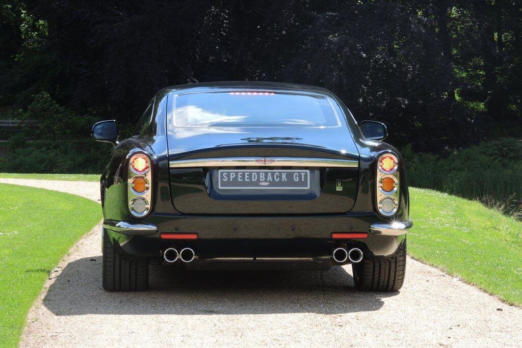 Speedback GT, egy klasszikus autó 8 Speedback GT hatulrol A Speedback GT egy igazi brit, magánfinanszírozásból fejlesztett kis sorozatú retró Grand Tourer. Gyártója a David Brown Automotive.