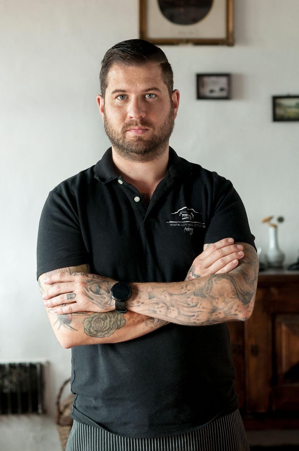 Badacsony Kisfaludy Haz Csordas Gabor A Badacsony legmagasabb pontján fekvő Kisfaludy-Ház Étterem büszkélkedhet nemrég megnyílt Borteraszával, és a páratlan balatoni kilátással!