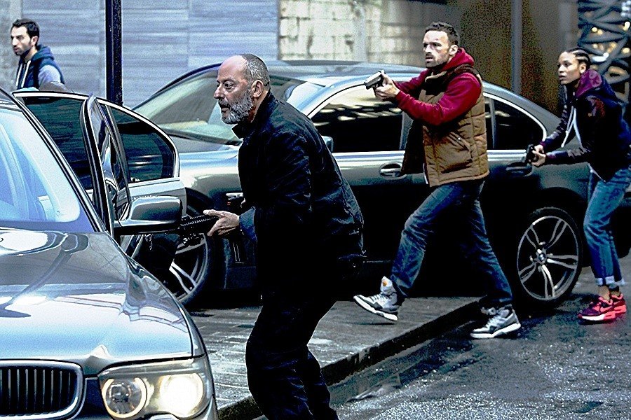 Az akciócsoport DVD - Jean Reno rendőrt játszik 4 Jean Reno akcioban Az akciócsoport DVD megjelentetésével igyekszik a francia filmgyártás a rajongóknak a kedvében járni. Lövöldözős, verekedős, kegyetlenkedő film lett belőle.