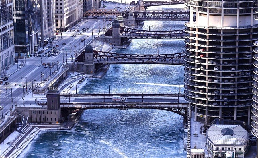 Befagyott a Niagara 4 Chicago folyo 2018 januar Befagyott a Niagara vízesés és hó alatt Hawaii, a napfény szigete. A szaharai félméteres hó elolvadt Algériában, az USA még mindig a fagy szorításában várja az ítéletidő végét.