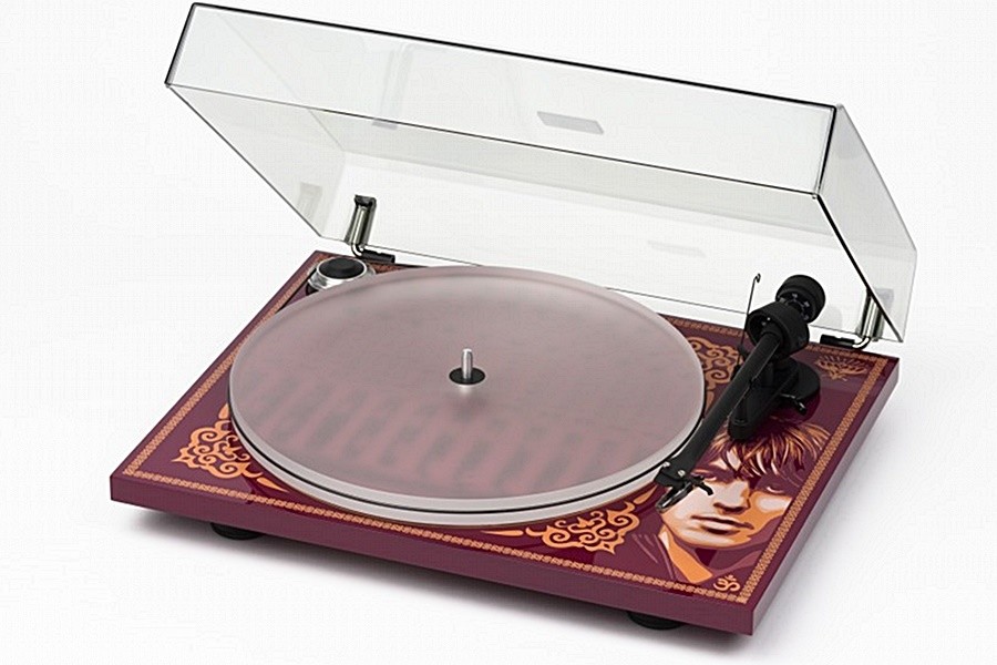 Pro-Ject lemezjátszó Artist Collection sorozat 4 ProJect George Harrison Pro-Ject lemezjátszó Artist Collection sorozat lett az osztrák gyártó palettáján a legújabb széria neve. A lemezjátszó-család féltucat különféle emblémázott modellből áll össze.