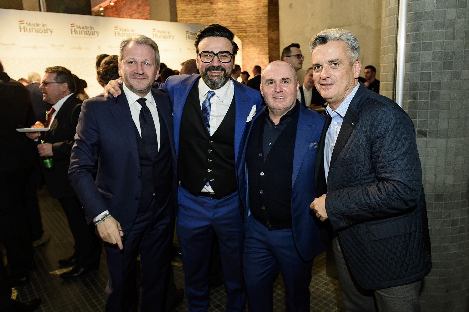 A Stand 11 Schiffer Miklos Gianni Herczeg Zoltan Rokusfalvy Pal A 2019-es Volkswagen-Dining Guide megmérettetésen az Év Étterme díjat a Széll Tamás és Szulló Szabina séfek által vezetett Stand kapta.