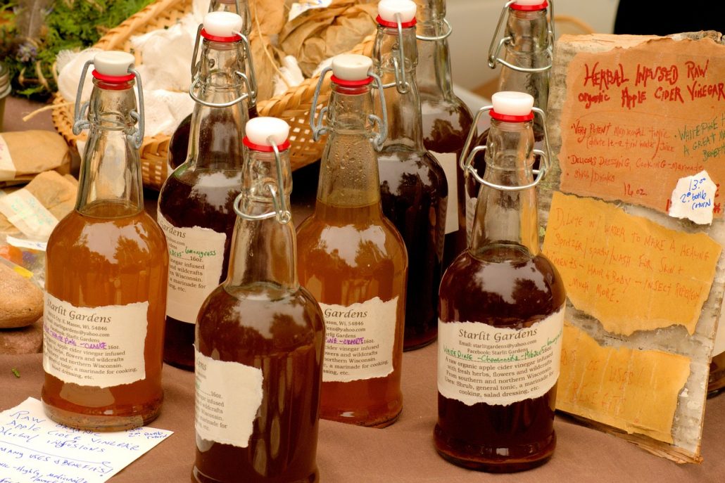 cider valtozatok A cider (almabor) egy erjesztett ital, amely általában almából készül, de előfordul körtéből, barackból, sárgabarackból és bogyókból készült változat is.