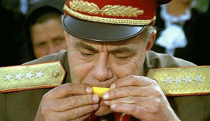 Bástya elvtárs újra beleharap a „magyar narancsba” a Cannes-ban