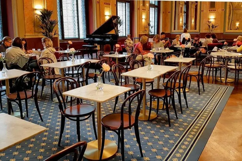 Café Párisi nagypolgári kávéház az Andrássy úton