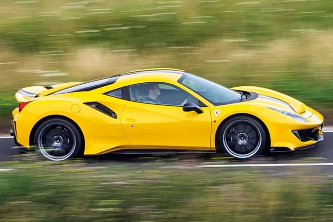 Ferrari 488 Pista a nyolchengeres durvulás