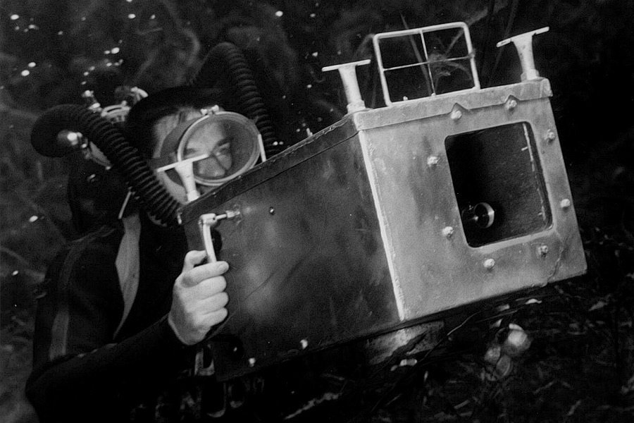 Bruce Mozert vizalatti fotos Poker in Water - csobbanás és nyerés a közelgő forró nyár közepette, van ennél jobb dolog a világon?