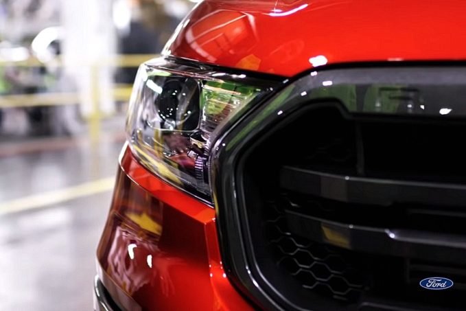 Kávéhéj Ford gépkocsielemként hasznosul