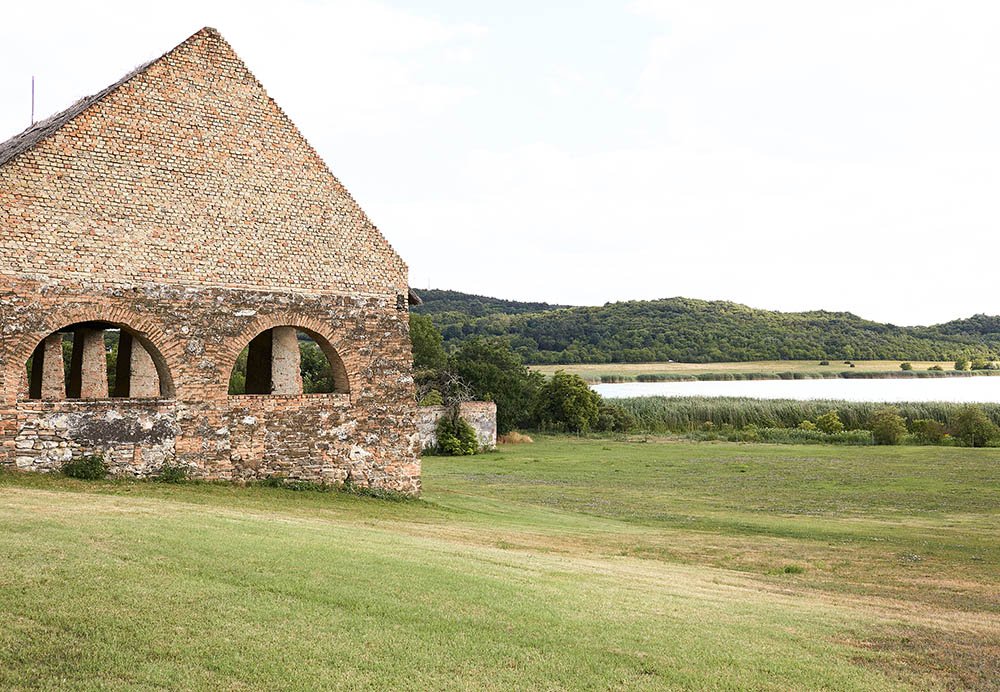 Sef Fesztival Tihanyban helyszin 2 Sztárséfekkel, exkluzív helyszínen, különleges kínálattal várja a hazai minőségi gasztronómia szerelmeseit a Séf Fesztivál Tihanyban