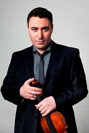 Felejthetetlen zenei élmény Maxim Vengerov vezénylésével 2 Maxim Vengerov Maxim Vengerov, a világhírű hegedűművész ismét a Nemzeti Filharmonikusokkal muzsikál október 8-án a MÜPÁBAN!