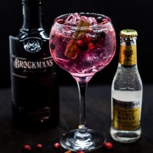 Queen Elizabeth gin tonic koktel Thaiföldről rendelik a szárított skorpiókat hazánk alighanem legkülönlegesebb gin tonic variációjához a Neverland szabadulószobák bárjaiba