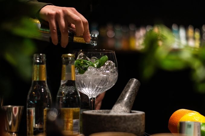 Gin tonic skorpióval? Te meginnád?