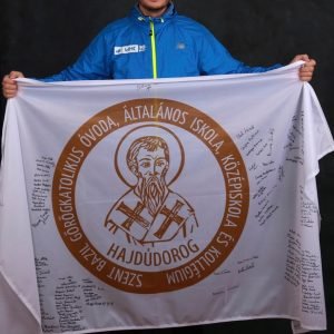 Rakonczay Gabor Rakonczay Gábor megkezdte hetedik transzatlanti expedícióját a Kanári-szigeteki Gran Canariáról egy saját maga által tervezett és épített SUP-on.