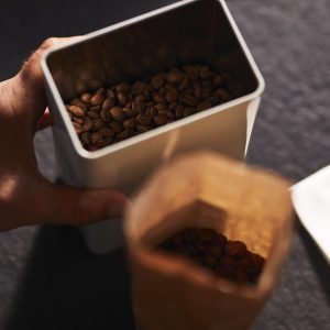 Tchibo kave 1 Reggeli kávénkat kortyolgatva csak ritkán gondolunk bele, mi is a kávé útja, mennyi munka szükséges hozzá, míg a csészénkbe kerül.