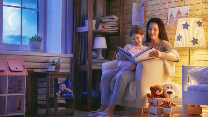 Mindent az estimeséről