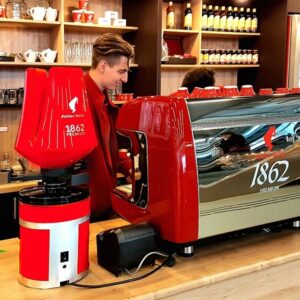 A csésze kávéhoz dukál a terefere 2 Lipoti Pekseg es Kavezo Ujpesten A csésze kávéhoz dukál a terefere – állapította meg egy 4000 részvevős nemzetközi felmérés. Készült az osztrák Julius Meinl cég megbízásából