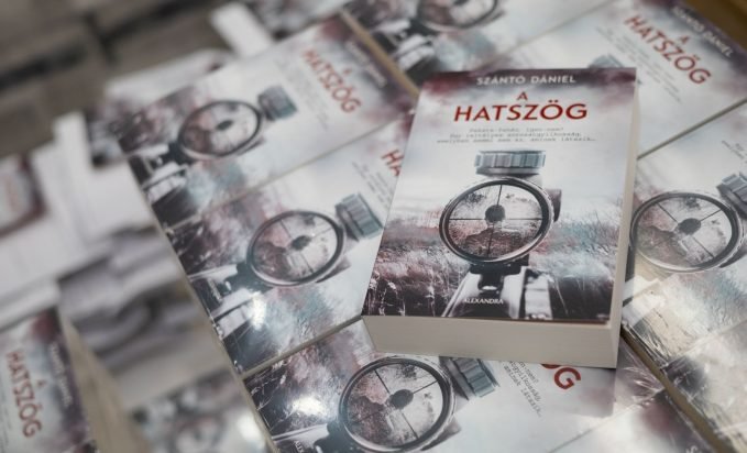 Budapest utcáin rejtették el a regényt