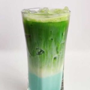 Két hely, ahol minden a matcháról szól 6 Matcha Tsuki 2 Latte, limonádé, fagyi, sajttorta – klasszikus finomságok, amiket már „matchásítva” is megkóstolhatunk a főváros két pontján.