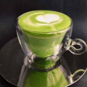 Két hely, ahol minden a matcháról szól 16 Matcha Tsuki 7 Latte, limonádé, fagyi, sajttorta – klasszikus finomságok, amiket már „matchásítva” is megkóstolhatunk a főváros két pontján.
