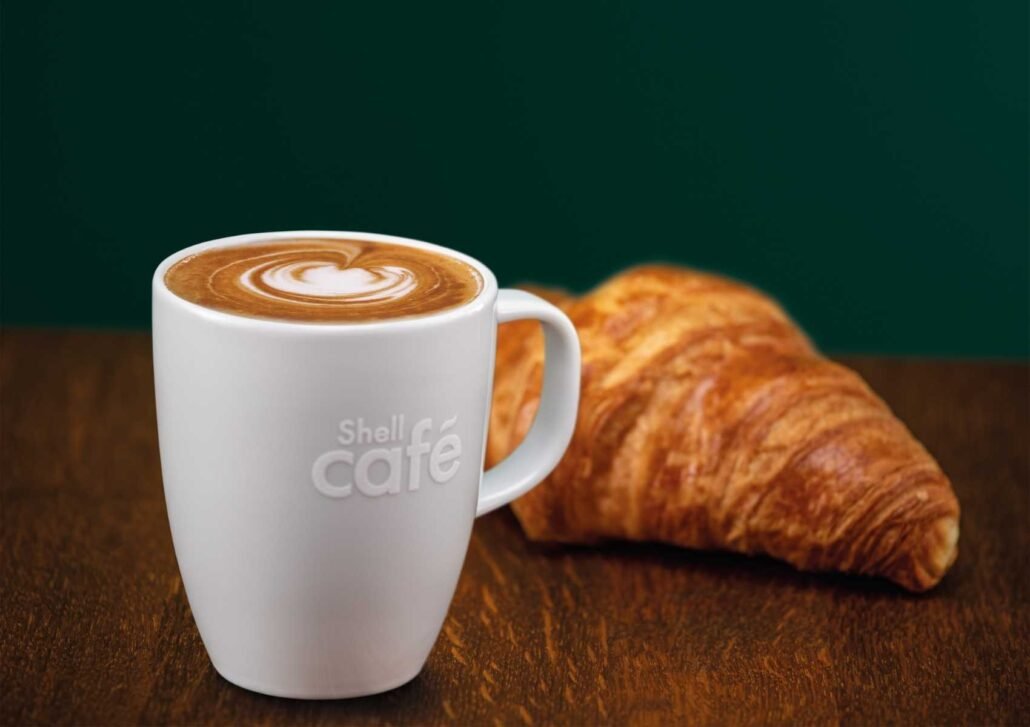 kave es peksutemeny a shell cafe nal Továbbfejlesztve az autós és más ügyfeleinek nyújtott magas színvonalú szolgáltatásainak kínálatát Shell Café néven új márkát vezet be a Shell