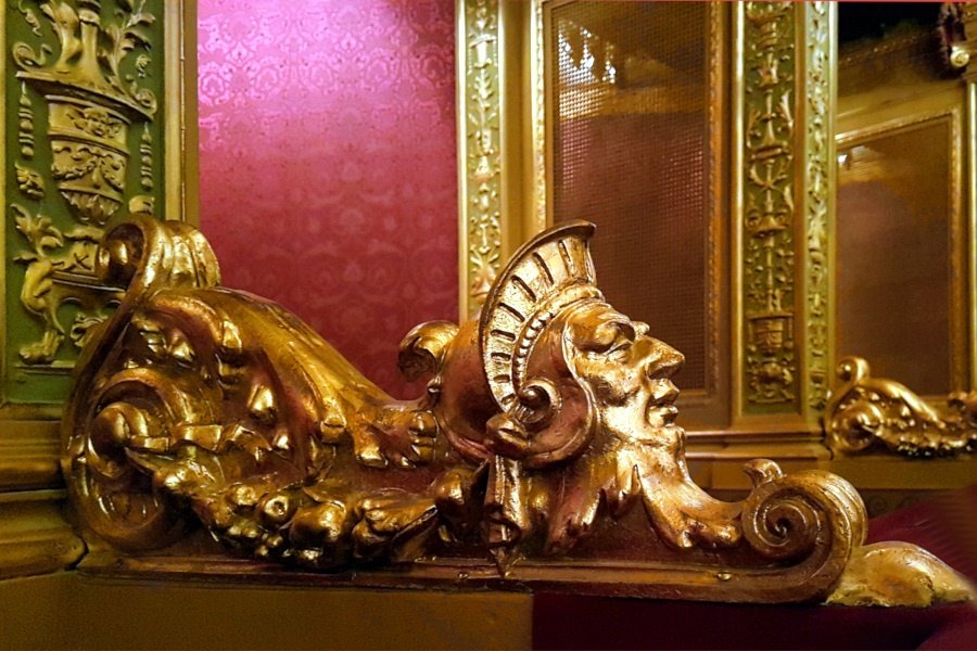 ’Múzeumlátogatás’ az Operaházban 5 Oldalpaholy Múzeumlátogatás az Operaházban 2022. március 15-én több szempontból is unikum. Már csak azért is, mert az Operaház nem múzeum.