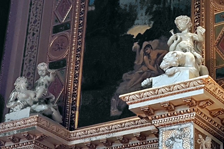 ’Múzeumlátogatás’ az Operaházban 8 Operahaz szobrok Múzeumlátogatás az Operaházban 2022. március 15-én több szempontból is unikum. Már csak azért is, mert az Operaház nem múzeum.