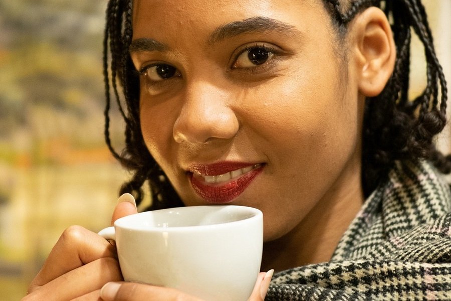 A kávé jövője - fiatalok kávéja 3 Kave jovoje ifju holgy A kávé jövője - fiatalok kávéja. Talányos cím, de a cikk végére érve oldódik a szózsonglőrködés mögötti bizonytalanság.