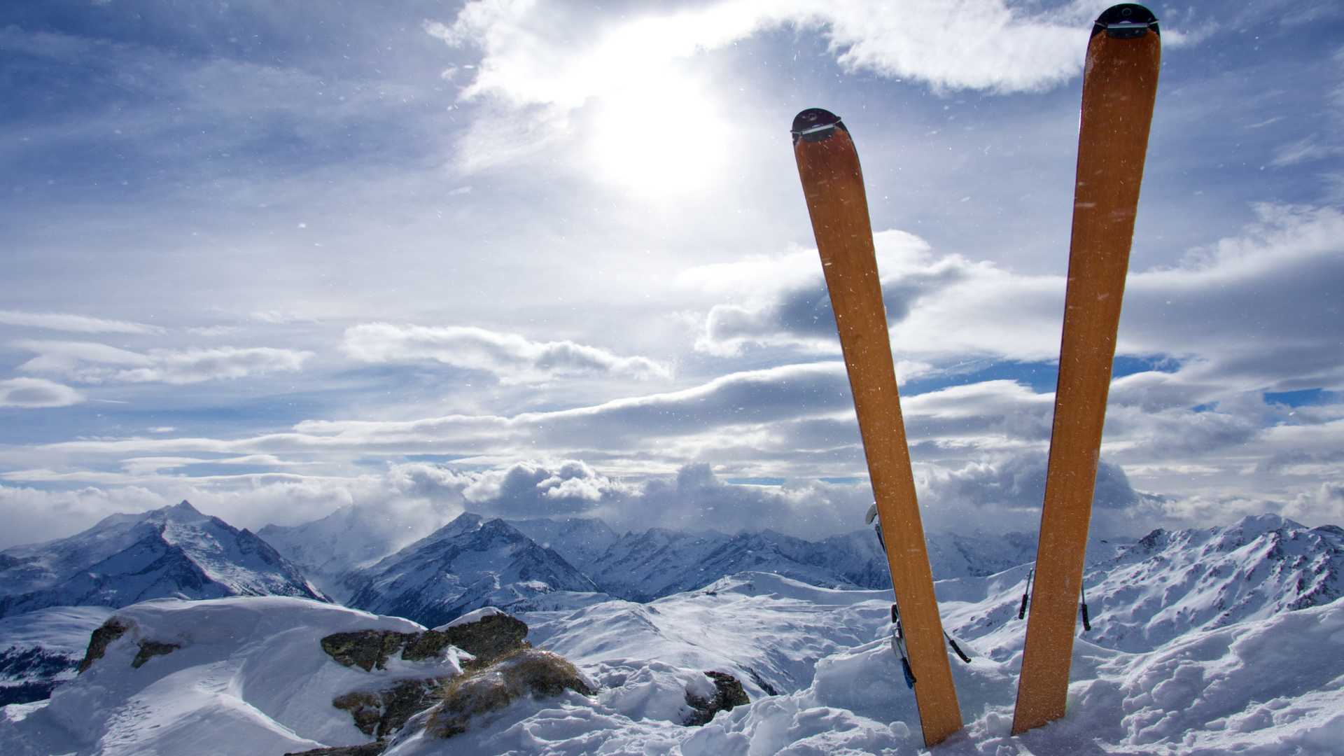 sieles ausztriaban ovatosan A síelés világhírű hazája, Ausztria ideális üdülőhely mindazok számára, akik szeretnek síelni, de az üde alpesi tájak miatt azoknak is, akik nem.