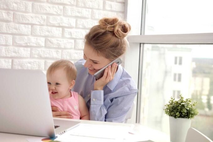 Hogyan indítsunk vállalkozást kismamaként (szakértői tippek)