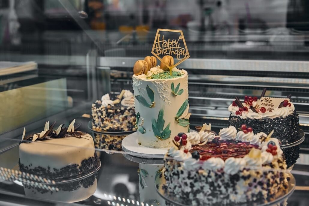 Újjászületett a Cziniel! 3 ujjaszuletett a cziniel 6 Ki ne szeretné a Czinielt? A Római-part kedvenc cukrászdája most még menőbb lett! Új dizájn, szuper hangulat, és persze ugyanaz a szeretetteljes kiszolgálás, mint eddig.