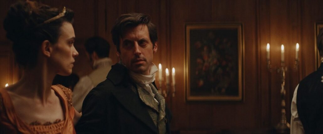 estely Képzeljünk el egy nőt, aki nemcsak könyvek között él, hanem azok világába menekül a valóság elől – és közben, talán észrevétlenül, saját történetének hősnőjévé válik. Laura Piani első nagyjátékfilmje, Jane Austen tette tönkre az életemet, épp egy ilyen nő portréját rajzolja meg.