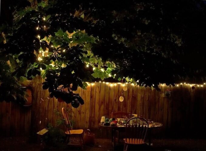 Praktikus kültéri világítási megoldások a kertben