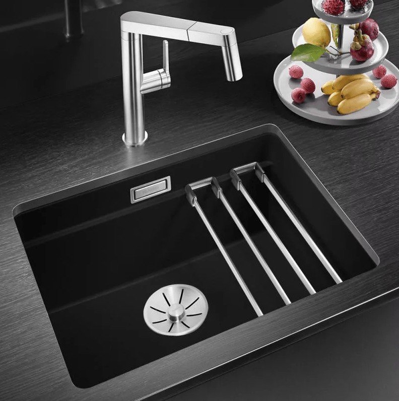 mosogatotalca A konyha az otthon egyik legfontosabb tere. Itt indul a reggel, itt készülnek a családi vacsorák, és gyakran itt zajlanak a legjobb beszélgetések is. Éppen ezért nem mindegy, milyen mosogatótálcát választasz.