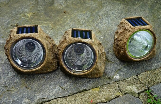 napelemes Napjainkban a napelemes kerti világítás izgalmas lehetőséget nyújt arra, hogy az esti kert megjelenése teljesen átalakuljon. A modern technológia révén a napenergia kihasználásával környezetbarát és praktikus megoldásokat hozhatsz létre, melyek képesek új hangulatot teremteni a kertedben.