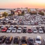 Miért érdemes előre foglalni a reptéri parkolóhelyet? 3 repteri Kevés bosszantóbb dolog van utazás előtt, mint ha elfelejted a reptéri parkolás kérdését időben elintézni. Amikor már minden más kész, a bőrönd bepakolva, az útlevél ellenőrizve, megvan a repülőjegy, gyakran az utolsó pillanatra marad a parkoló kiválasztása. Pedig ez is kulcsfontosságú ahhoz, hogy zökkenőmentesen indulj el. reptéri parkolás.