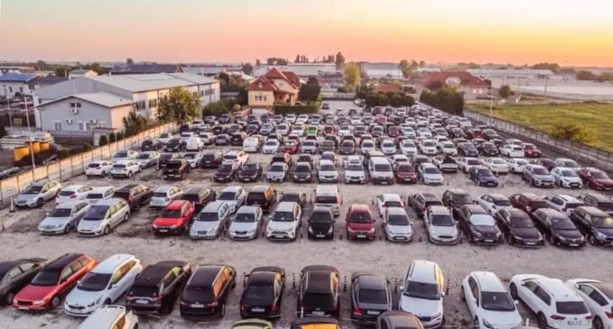 repteri Kevés bosszantóbb dolog van utazás előtt, mint ha elfelejted a reptéri parkolás kérdését időben elintézni. Amikor már minden más kész, a bőrönd bepakolva, az útlevél ellenőrizve, megvan a repülőjegy, gyakran az utolsó pillanatra marad a parkoló kiválasztása. Pedig ez is kulcsfontosságú ahhoz, hogy zökkenőmentesen indulj el. reptéri parkolás.